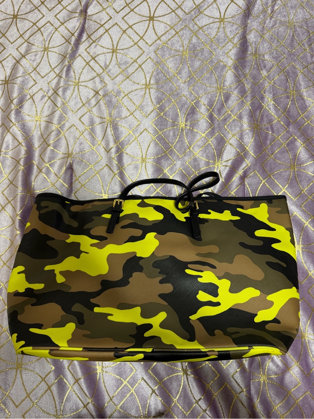 ๐ฅ Michael Kors Yellow Camo Tote Bag - Picture 10 of 13